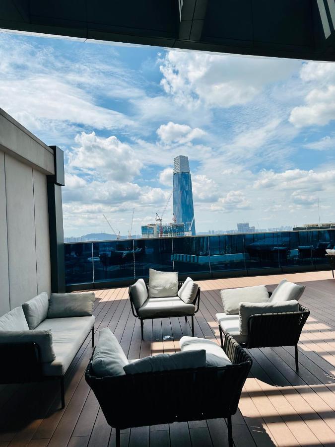 Luxury Suites At Eaton Klcc Kuala Lumpur Exterior photo